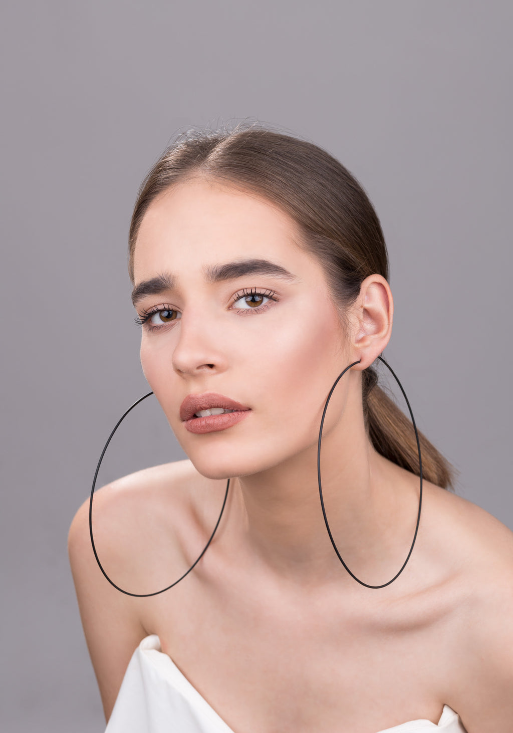 Chic earrings for confident look!
